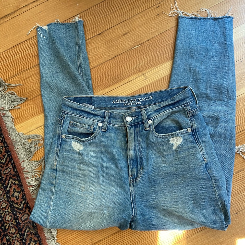 American Eagle Mom-Jean Light Wash